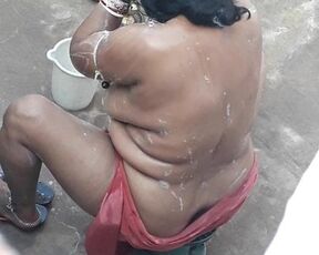 Bhabhi nude bath big boobs